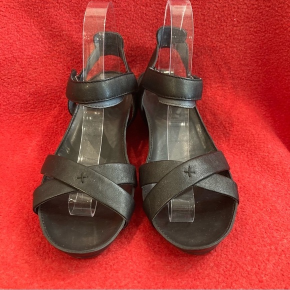 CAMPER Sz 39 Small Wedge Cross Front  Velcro Closure Leather Sandals - Picture 2 of 10